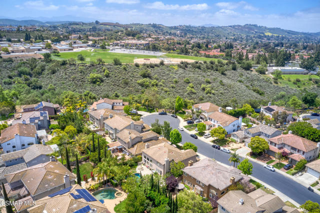 4566 Bluewood Court, Moorpark CA: https://media.crmls.org/mediaz/3b7b36a1-4c9d-4ff9-b54e-f6d6e0393a29.jpg