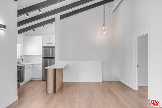 1536 11th Street, Santa Monica CA: https://media.crmls.org/mediaz/3b7b5a21-28cf-4c98-8ef4-6cc3c7228475.jpg