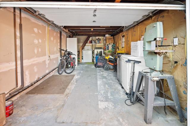 2066 Sterling Avenue, Menlo Park CA: https://media.crmls.org/mediaz/3b7b5e63-ebc3-46f5-b615-bd9407d0aa07.jpg