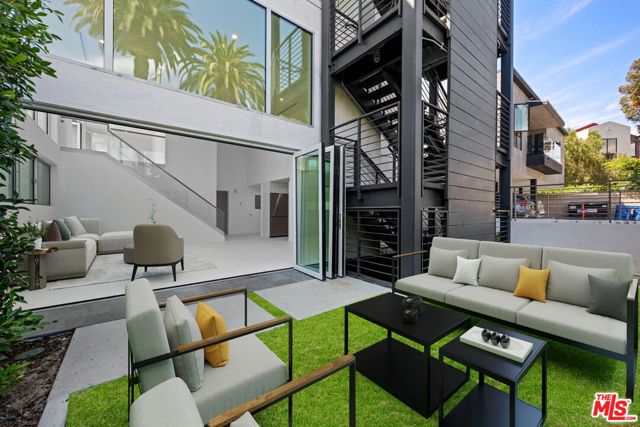 621 N Kings Road, West Hollywood CA: https://media.crmls.org/mediaz/3b7bc5ef-2806-41ec-b954-5fe099dc1b68.jpg