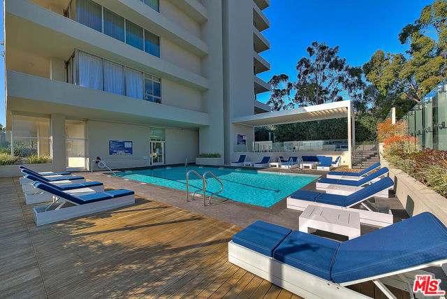 9255 Doheny Road, West Hollywood CA: https://media.crmls.org/mediaz/3b7bd0fc-dd08-42ae-bdf8-4a9a9b2ed3c8.jpg