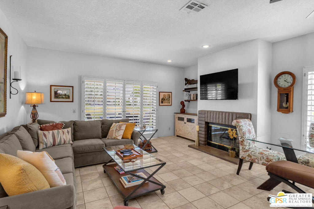 230 W Vista Royale Circle