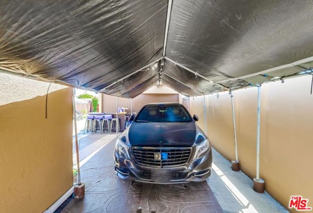 7220 10th Avenue, Los Angeles CA: https://media.crmls.org/mediaz/3b7cd5f3-8586-463e-9214-b82adef6c743.jpg