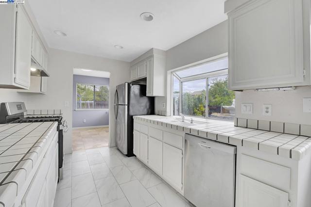 1618 Putnam St, Antioch CA: https://media.crmls.org/mediaz/3b7cdcc2-9eb9-4248-b1a6-16055a954d33.jpg