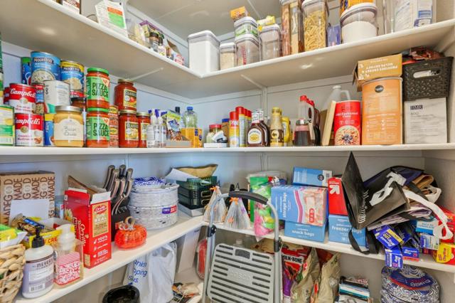 208 Luna Way, Hollister CA: https://media.crmls.org/mediaz/3b7cf1ca-db8e-4e70-bf54-f313da5a1831.jpg