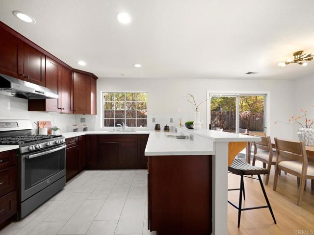 Detail Gallery Image 4 of 16 For 38751 Litchfield Cir, Fremont,  CA 94536 - 3 Beds | 2/1 Baths