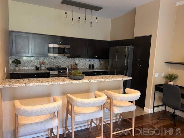 12362 Carmel Country Rd, San Diego CA: https://media.crmls.org/mediaz/3b7d3c75-785e-477f-9cd4-4d2702743d24.jpg