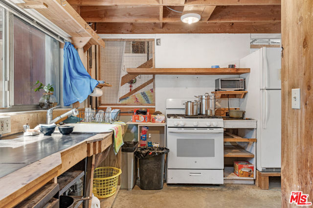 6349 Blanchard Canyon Road, Tujunga CA: https://media.crmls.org/mediaz/3b7d5b0c-b4a4-43d5-9919-6b03fe55c463.jpg