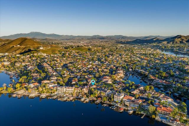 29795 Eagle Point Drive, Canyon Lake CA: https://media.crmls.org/mediaz/3b7d9f27-cdd7-434a-982e-841548bc6b3e.jpg