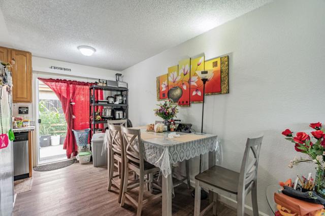 2560 Kenton Court, Santa Rosa CA: https://media.crmls.org/mediaz/3b7dd2c2-b6d4-4a71-be8f-4231788eb3a9.jpg