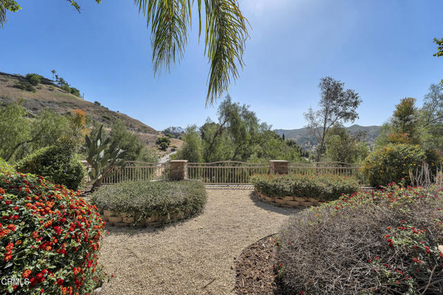 9999 Wornom Avenue, Sunland CA: https://media.crmls.org/mediaz/3b7e4e21-4099-4ef2-8d8e-4a318805f96f.jpg