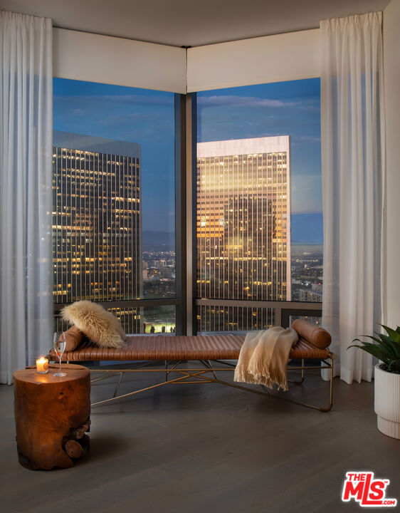 211 W Elm Court, Los Angeles CA: https://media.crmls.org/mediaz/3b7e8f9d-ce7c-43a7-9bc9-7f9bb0aab6f5.jpg