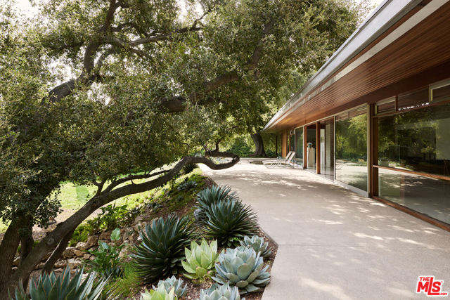3970 Archdale Road, Encino CA: https://media.crmls.org/mediaz/3b7ea1e4-654b-480c-a12c-5bc06939fc30.jpg