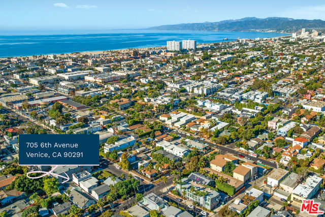 705 6th Avenue, Venice CA: https://media.crmls.org/mediaz/3b7ef93a-7dce-42d1-b54d-22e914e00367.jpg