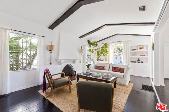 8023 Clinton Street, Los Angeles CA: https://media.crmls.org/mediaz/3b7f93f4-c421-40f8-b994-3657fe7f76aa.jpg