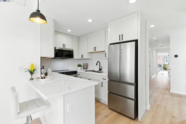 100 Byrne St, Daly City CA: https://media.crmls.org/mediaz/3b7fc408-2395-4158-9662-f4fc268938ec.jpg