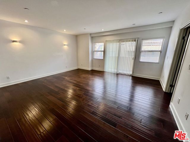 1522 Amherst Avenue, Los Angeles, California 90025, 3 Bedrooms Bedrooms, ,3 BathroomsBathrooms,Townhouse,For Sale,Amherst,24401395