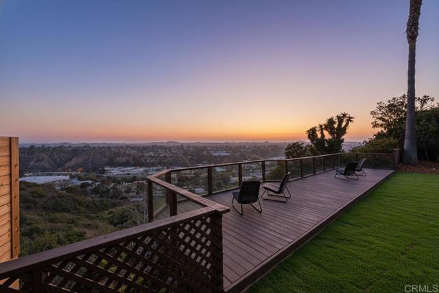 5777 Desert View Drive, La Jolla CA: https://media.crmls.org/mediaz/3b80d11c-ecc9-4ef8-a26e-4f214647e618.jpg