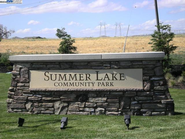 917 Talaria Ct, Oakley CA: https://media.crmls.org/mediaz/3b80d82a-e720-44bb-8aca-d69666c18f10.jpg