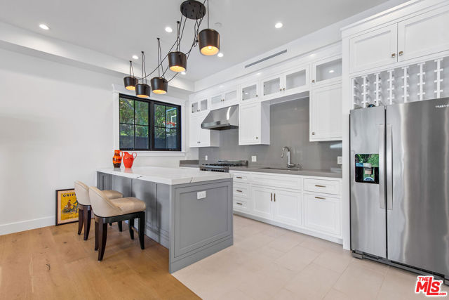 16144 HIGH VALLEY Place, Encino CA: https://media.crmls.org/mediaz/3b81f7bc-c690-4246-b493-825df637e025.jpg