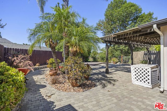 6005 Hackers Lane, Agoura Hills CA: https://media.crmls.org/mediaz/3b8214d9-01d1-494f-9484-ad61030ecce1.jpg