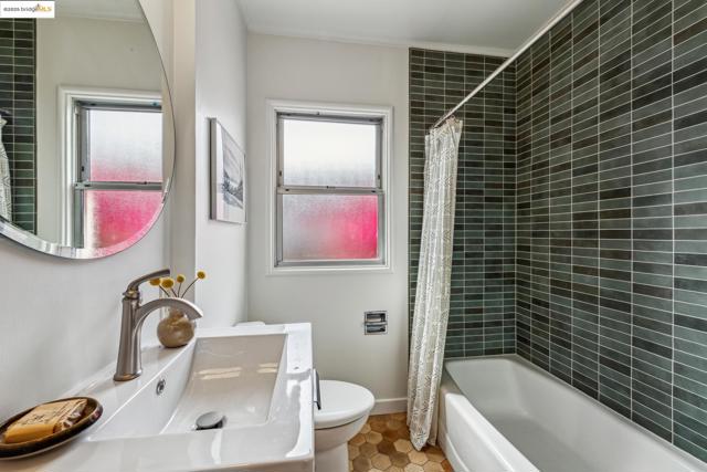 1621 Everett St, El Cerrito CA: https://media.crmls.org/mediaz/3b82a6e2-eda9-4c8c-9cf8-a806ca6bf635.jpg