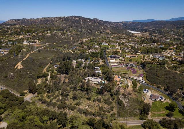 25311 Jesmond Dene Road, Escondido CA: https://media.crmls.org/mediaz/3b82b9b2-0f2e-471a-9c79-06592f6b8589.jpg