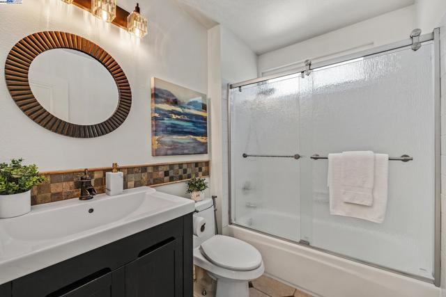 Image 19 of 42 For 45421 Parkmeadow Dr