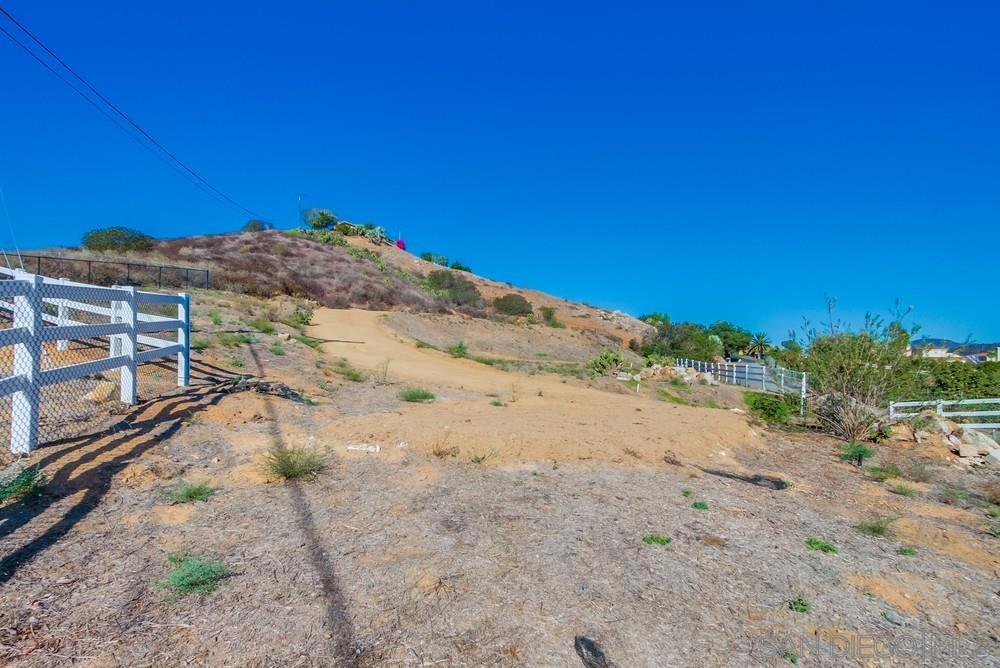 MLS #250032615SD img 11