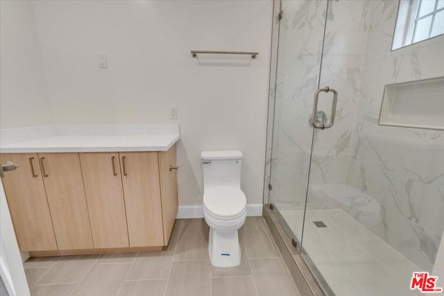 6915 Encino Avenue, Van Nuys CA: https://media.crmls.org/mediaz/3b83b6a1-7785-4147-a308-79b92ae34d71.jpg