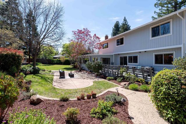310 Trestle Glen Ct, Walnut Creek CA: https://media.crmls.org/mediaz/3b84179b-c67b-4038-84bc-af0b1759b4fa.jpg