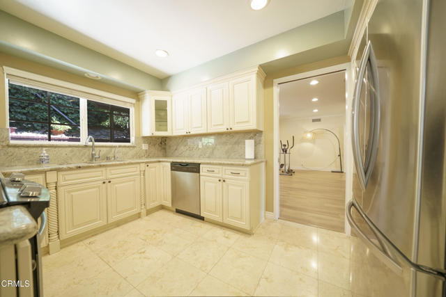 3553 Pontiac Street, La Crescenta CA: https://media.crmls.org/mediaz/3b842096-693b-4438-a2b6-9d5a0a8f9358.jpg