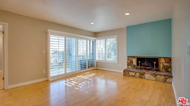 9631 CRYSTAL VIEW Drive, Tujunga CA: https://media.crmls.org/mediaz/3b85189f-a925-4f6d-bad5-678d19b26c44.jpg