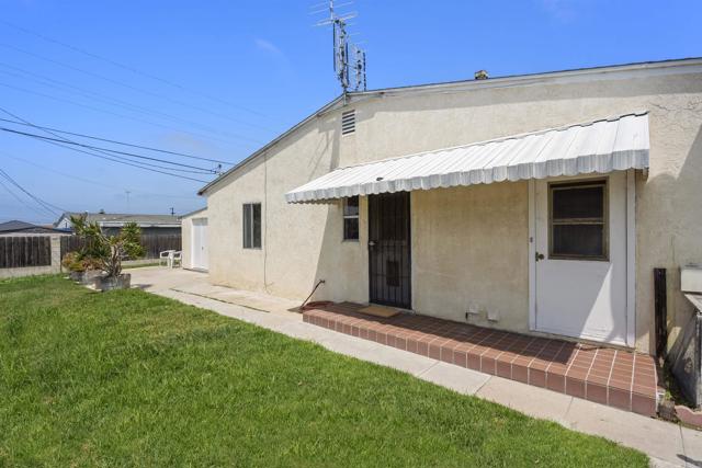 742 Jefferson Avenue, Chula Vista CA: https://media.crmls.org/mediaz/3b853b20-2a0e-454f-862f-69a012a1a6f0.jpg