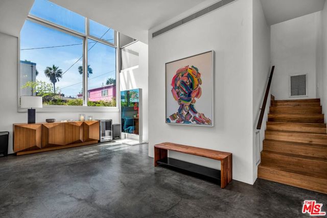 17 North Venice Boulevard photo 7