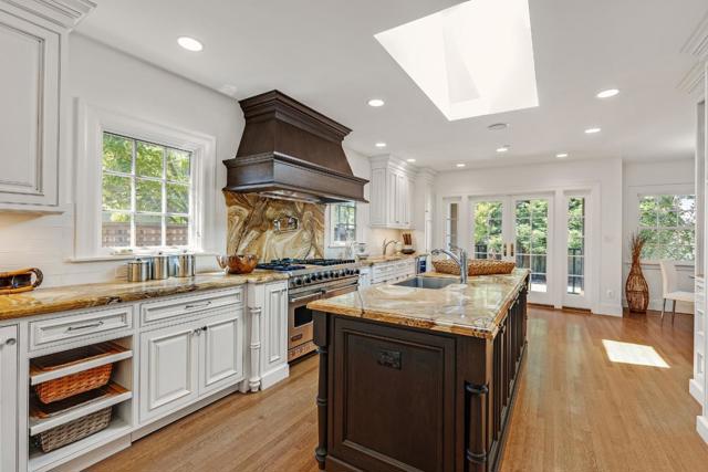838 Walnut Avenue, Burlingame CA: https://media.crmls.org/mediaz/3b85d4a0-e00c-4a37-966b-1d097d3a6684.jpg