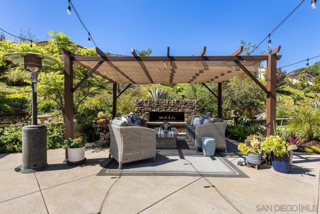 1217 Stockton Pl, Escondido CA: https://media.crmls.org/mediaz/3b85f73a-646e-43d1-a66c-0bf8e75bfc08.jpg