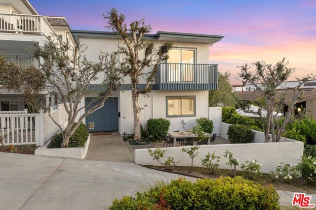 224 18th Street, Manhattan Beach, California 90266, 6 Bedrooms Bedrooms, ,4 BathroomsBathrooms,Residential,Sold,18th,24437787