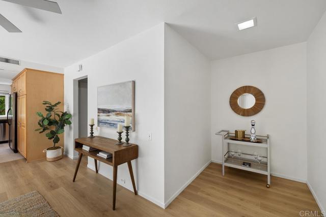 2294 Caminito Castillo, La Jolla CA: https://media.crmls.org/mediaz/3b865851-7354-4616-9a25-e0020075fd95.jpg
