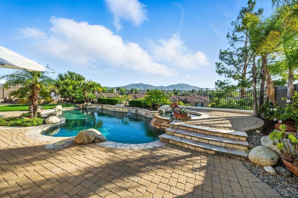 MLS #250031505SD img 1