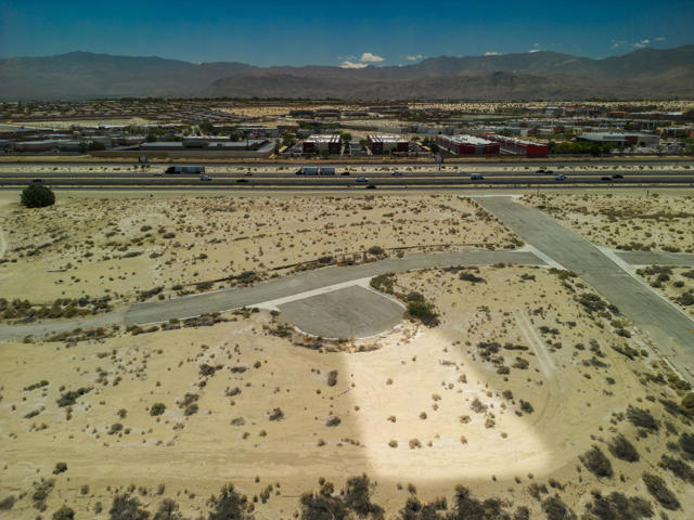 34314 Thomas Court, Thousand Palms CA: https://media.crmls.org/mediaz/3b87057c-f9c2-4ebc-8abf-4b3d8027af72.jpg