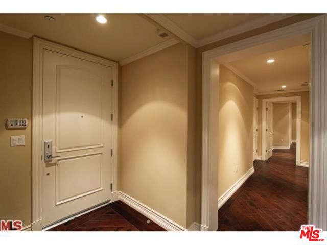 8612 Burton Way, Los Angeles CA: https://media.crmls.org/mediaz/3b8716a8-ad24-420c-ad49-af932ab2bea3.jpg