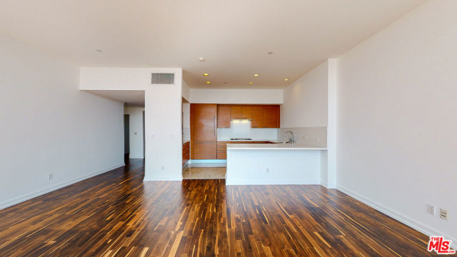 900 W Olympic Boulevard, Los Angeles CA: https://media.crmls.org/mediaz/3b876426-67f8-4fc0-bb75-871bdc1bf901.jpg