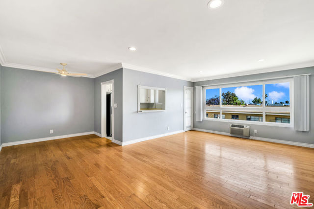 1045 North EDINBURGH Avenue photo 2