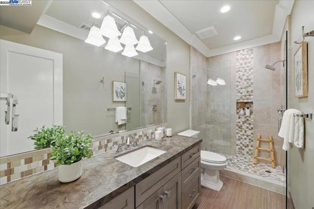 16741 Loma St, Los Gatos CA: https://media.crmls.org/mediaz/3b8844b3-40e6-49c6-801f-916190848cb7.jpg