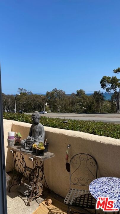 23901 Civic Center Way, Malibu CA: https://media.crmls.org/mediaz/3b886a82-28f5-4700-8dd0-c65f70a285cc.jpg