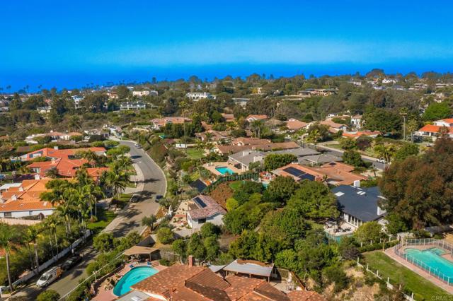 Detail Gallery Image 36 of 39 For 2087 via Ladeta, La Jolla,  CA 92037 - 2 Beds | 2 Baths