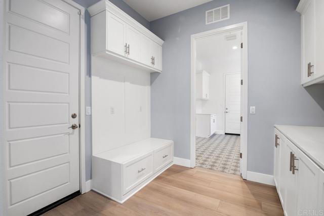 Detail Gallery Image 19 of 46 For 1733 Lemonadeberry Ln, Vista,  CA 92084 - 5 Beds | 3/1 Baths