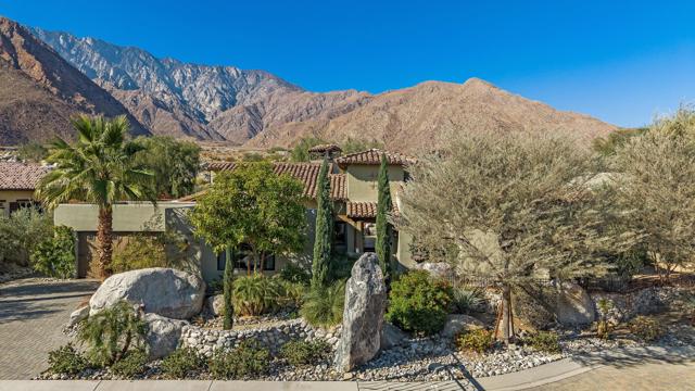 2489 Tuscany Heights Drive, Palm Springs CA: https://media.crmls.org/mediaz/3b898187-ff49-40c4-b6c7-5b9a8997051d.jpg