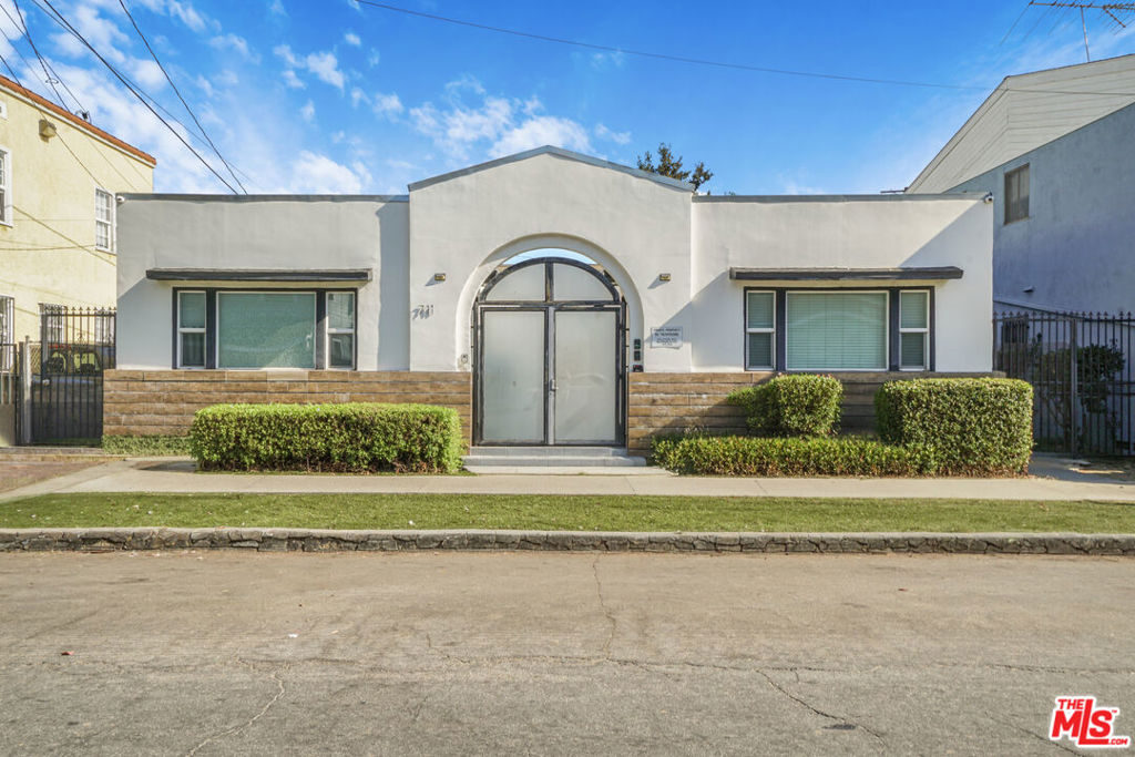 Multifamily at 711 E 6th Street